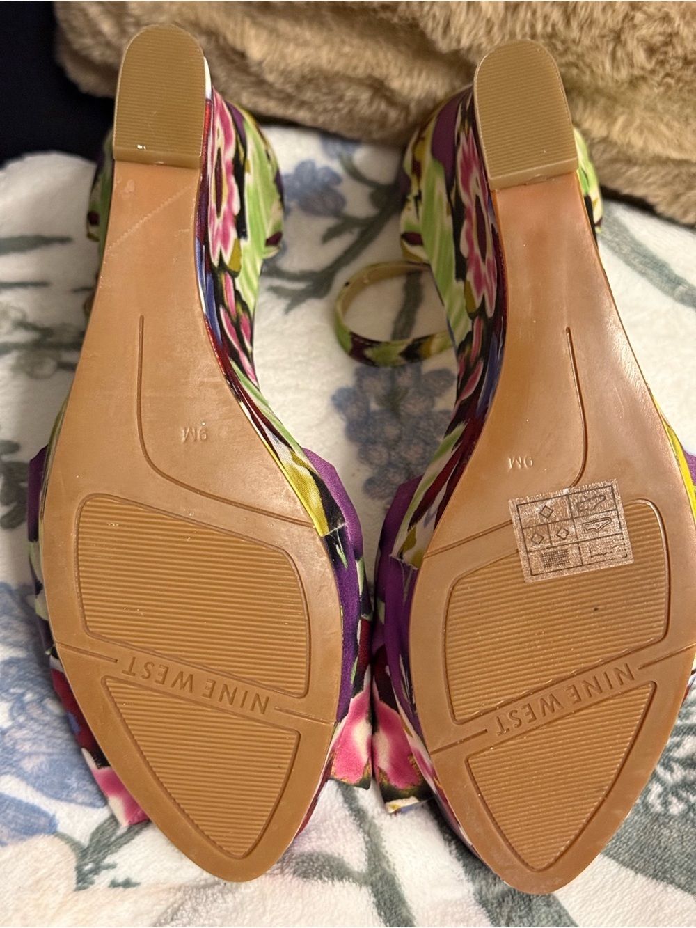 🌸 **Nine West Floral Fantasy Platform Wedges** 🌸 - Picture 4 of 4